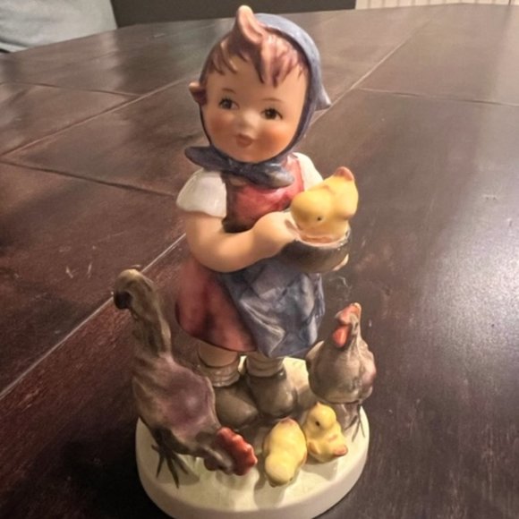 Goebel Hummel Figurine 'Feeding Time' 199/0 Girl with Chickens West Germany - Picture 1 of 11